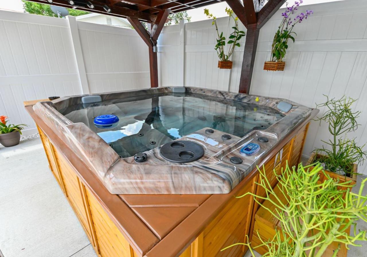 Paradise In Brandon With Luxurious 6 Person Spa Екстериор снимка