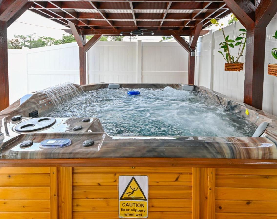 Paradise In Brandon With Luxurious 6 Person Spa Екстериор снимка